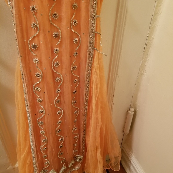 I am selling girls dress. - Picture 5 of 8